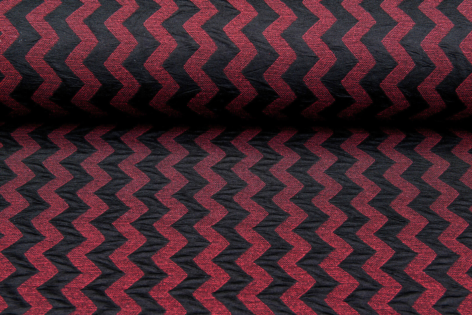 Strickstoff Jacquard zigzag bordeaux-schwarz